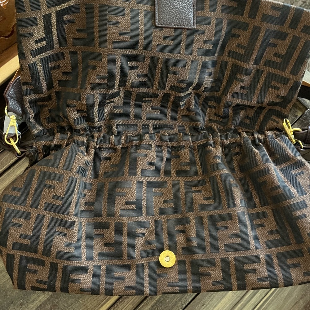 Fendi Two piece bundle wallet and bag and they are GORGEOUSSSS - Picture 7 of 16